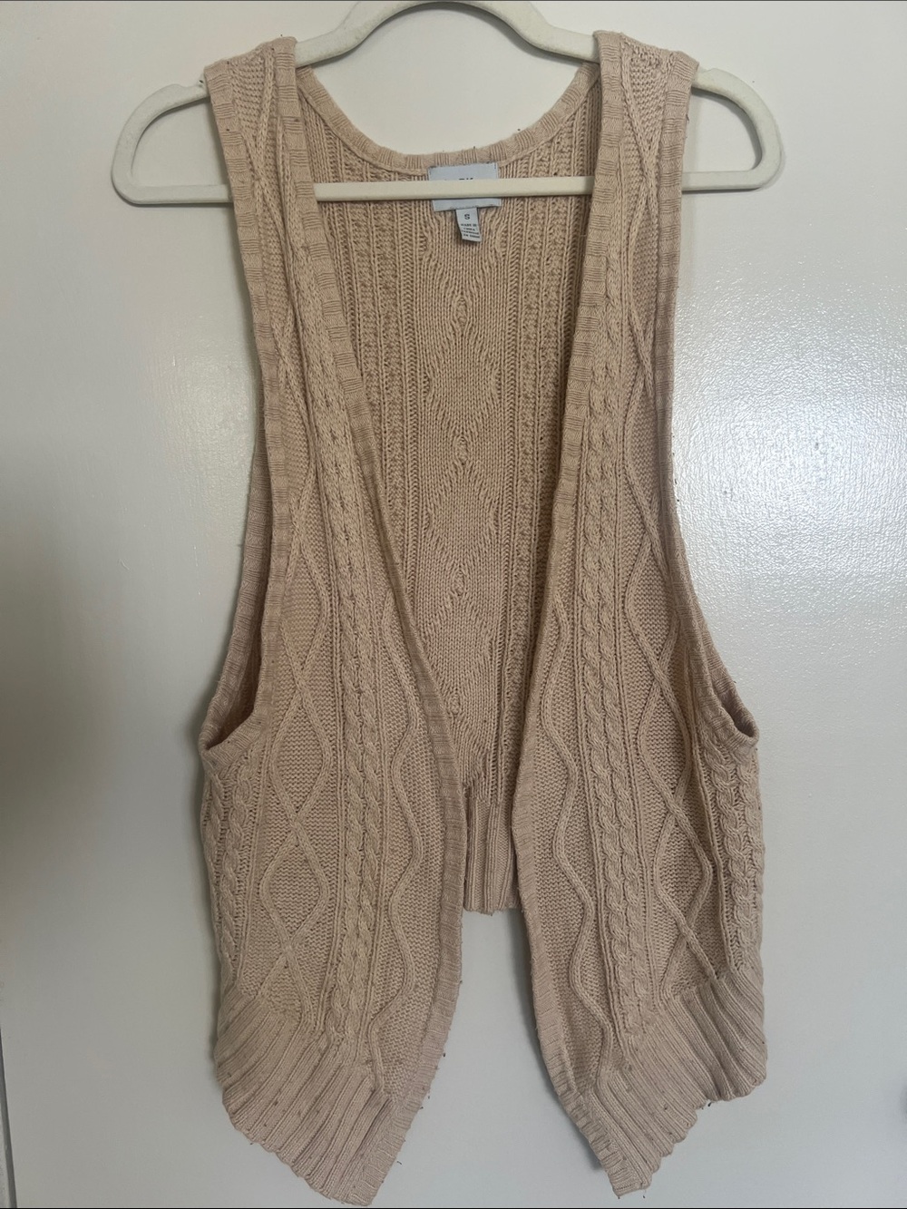 Sleeveless Cable Knit Cardigan Vest in Beige